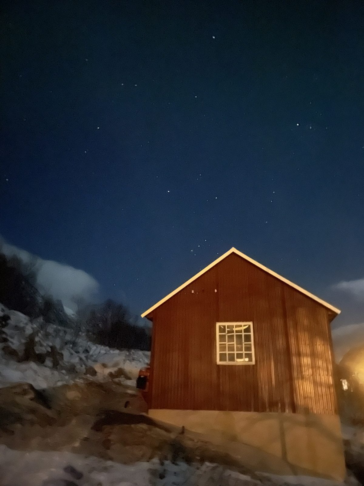 The old barn at night, under the stars (IMG_2505).