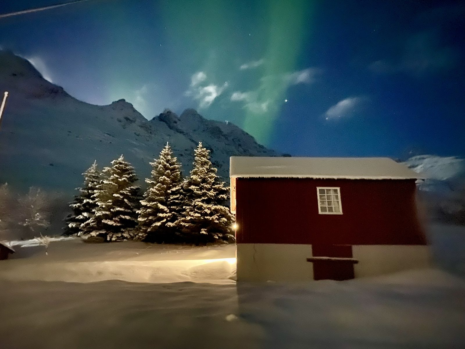 The old barn under the aurora (IMG_1967).