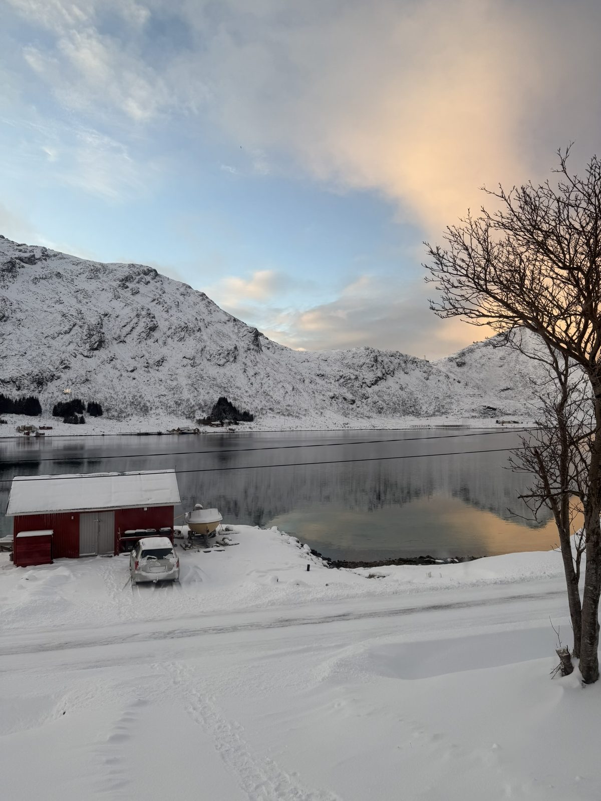 The boathouse, the fjord dead calm (IMG_1435).