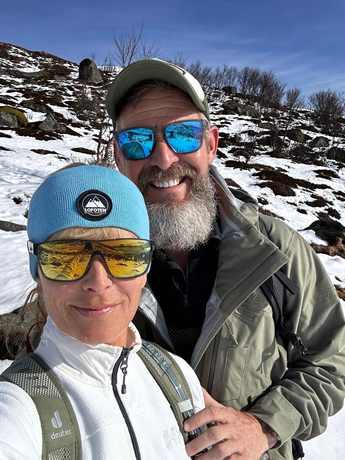 Vegard and Susanne in spring sun on the way up (90ef481e).