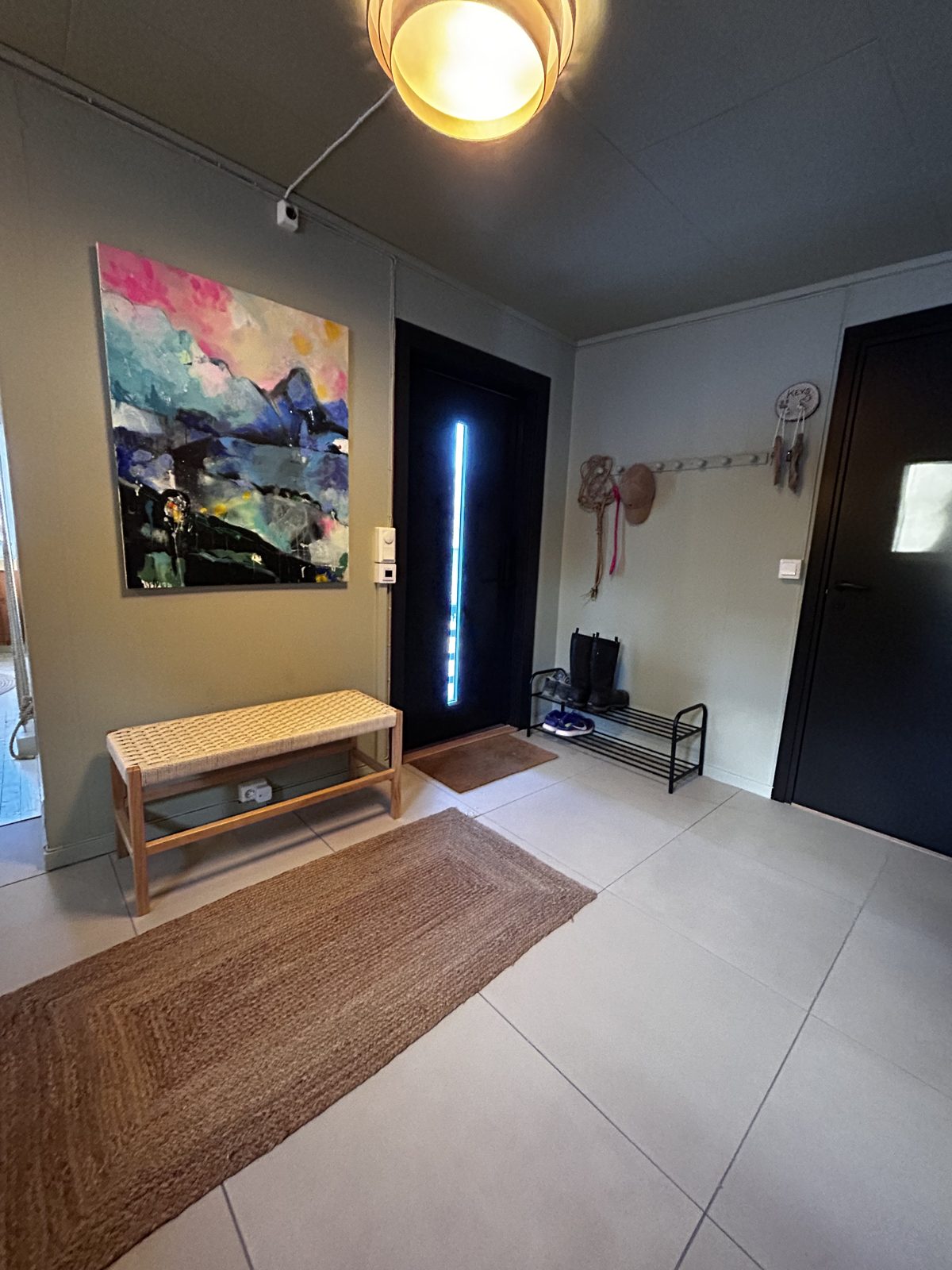 The entrance hall.