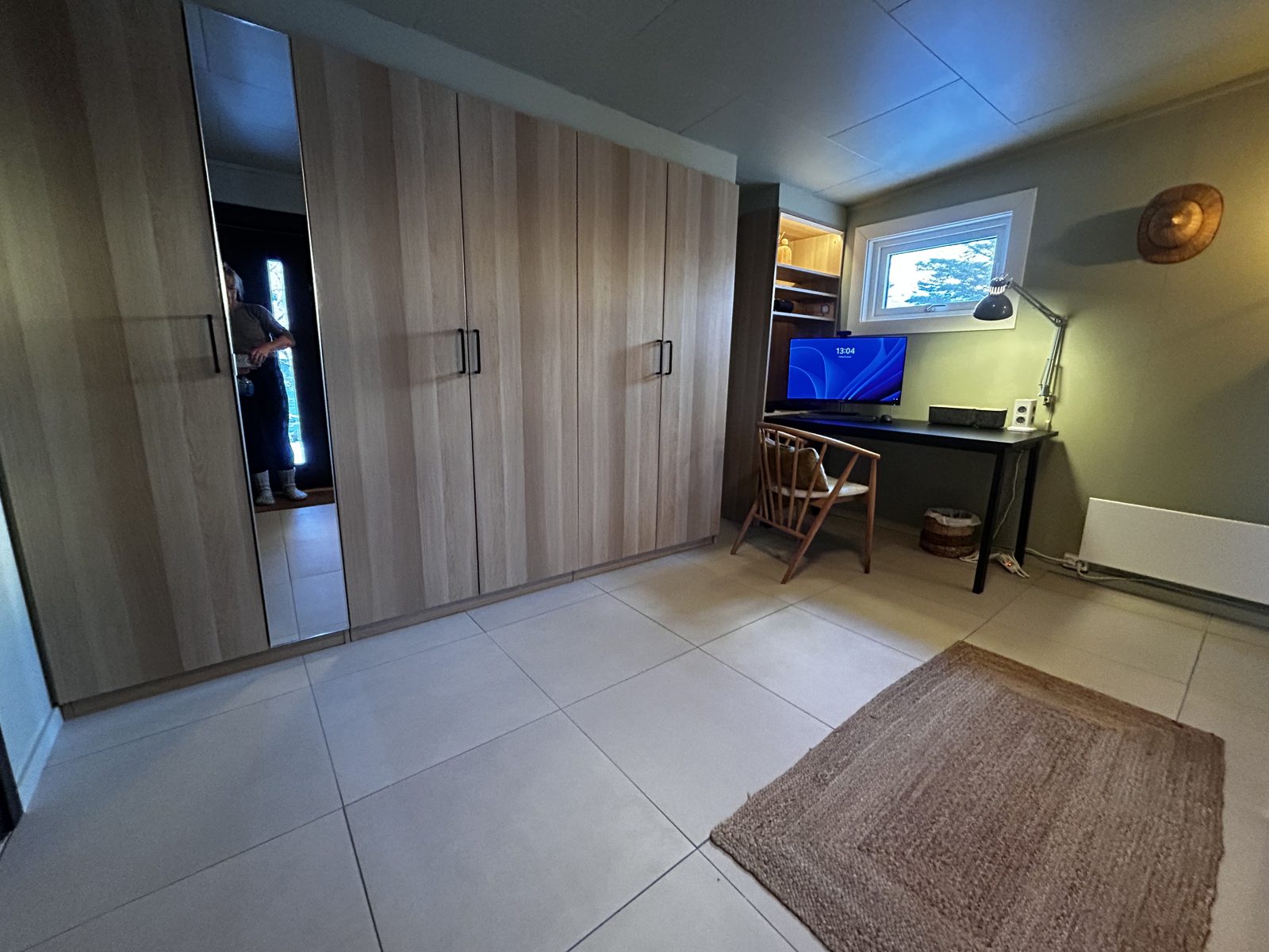 The entrance hall. Photo 14 of 16.