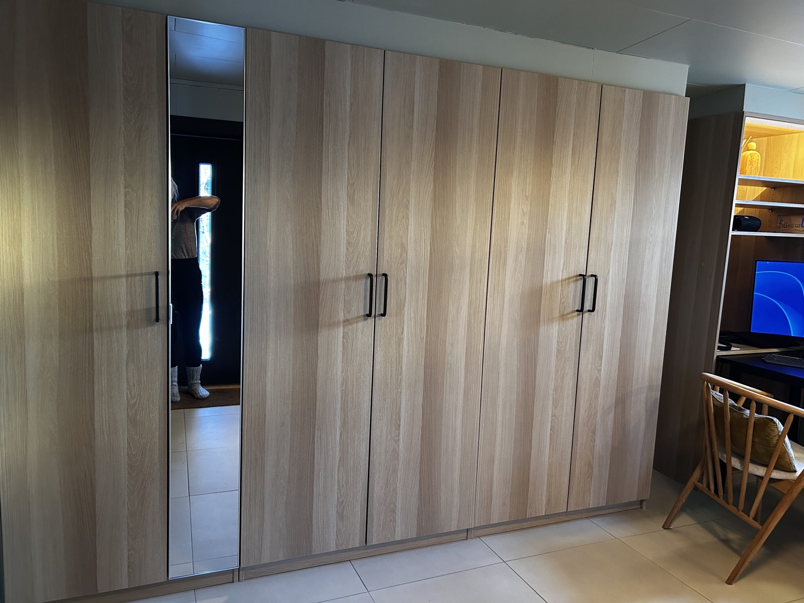 The entrance hall. Photo 15 of 16.