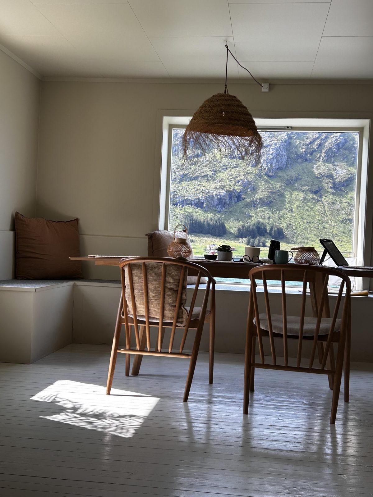 The dining room. Photo 6 of 22.
