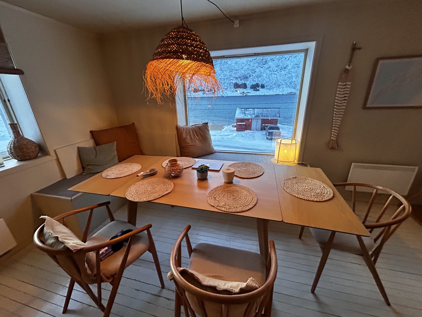 The dining room. Photo 9 of 22.