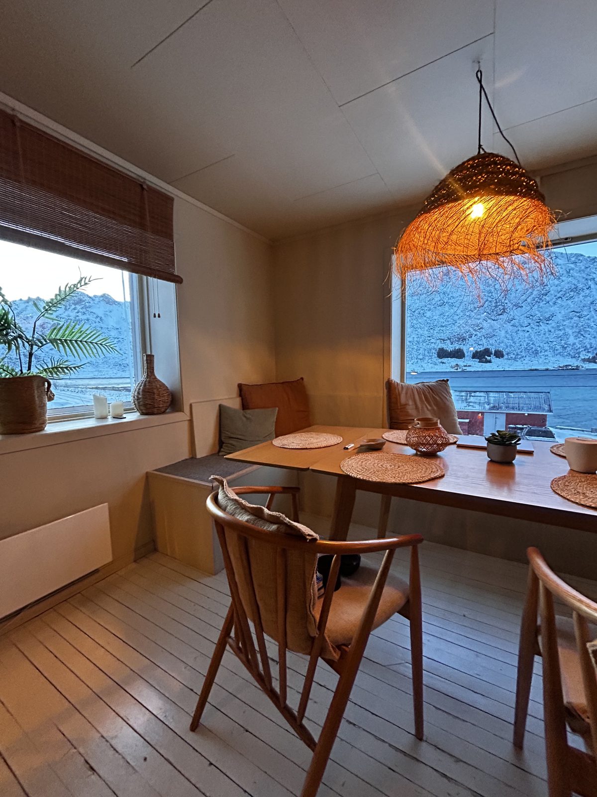 The dining room. Photo 11 of 22.
