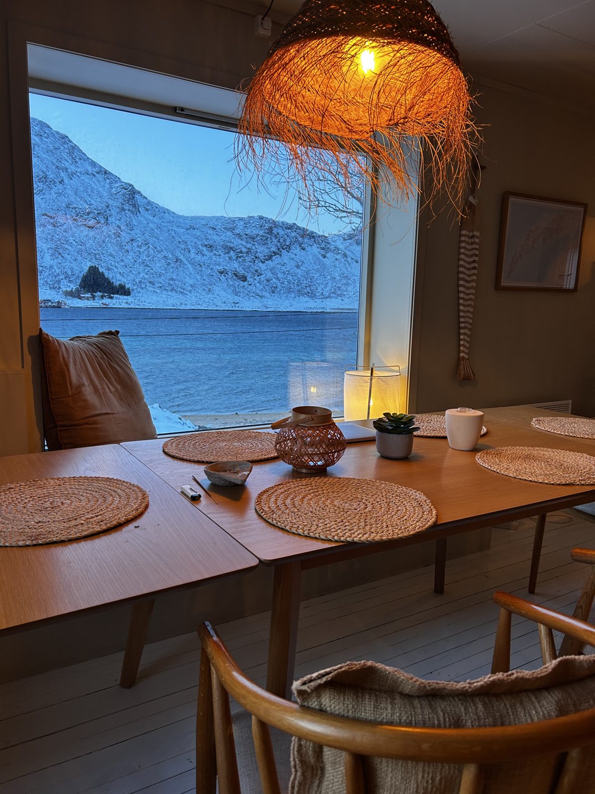 The dining room. Photo 12 of 22.