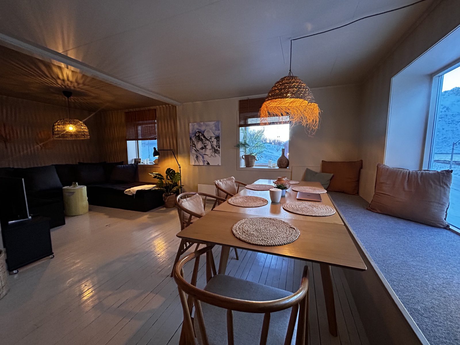 The dining room. Photo 21 of 22.