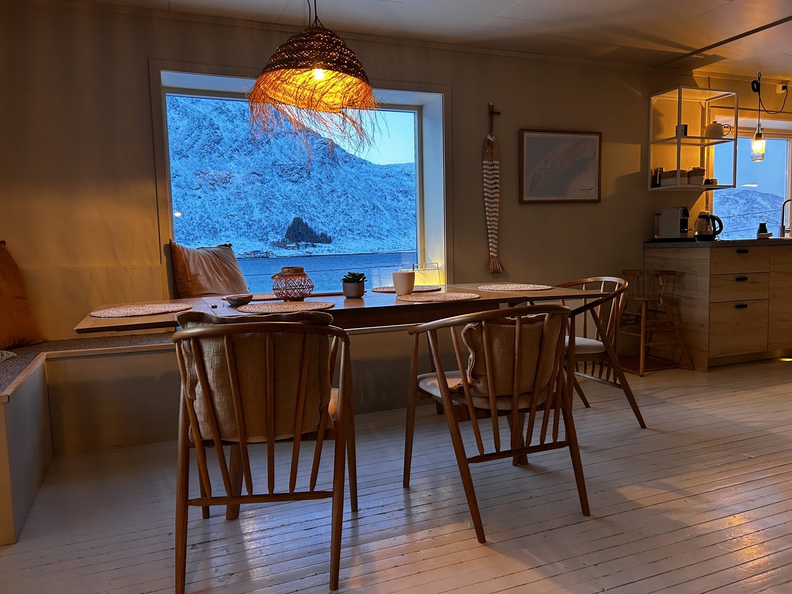 The dining room. Photo 13 of 22.