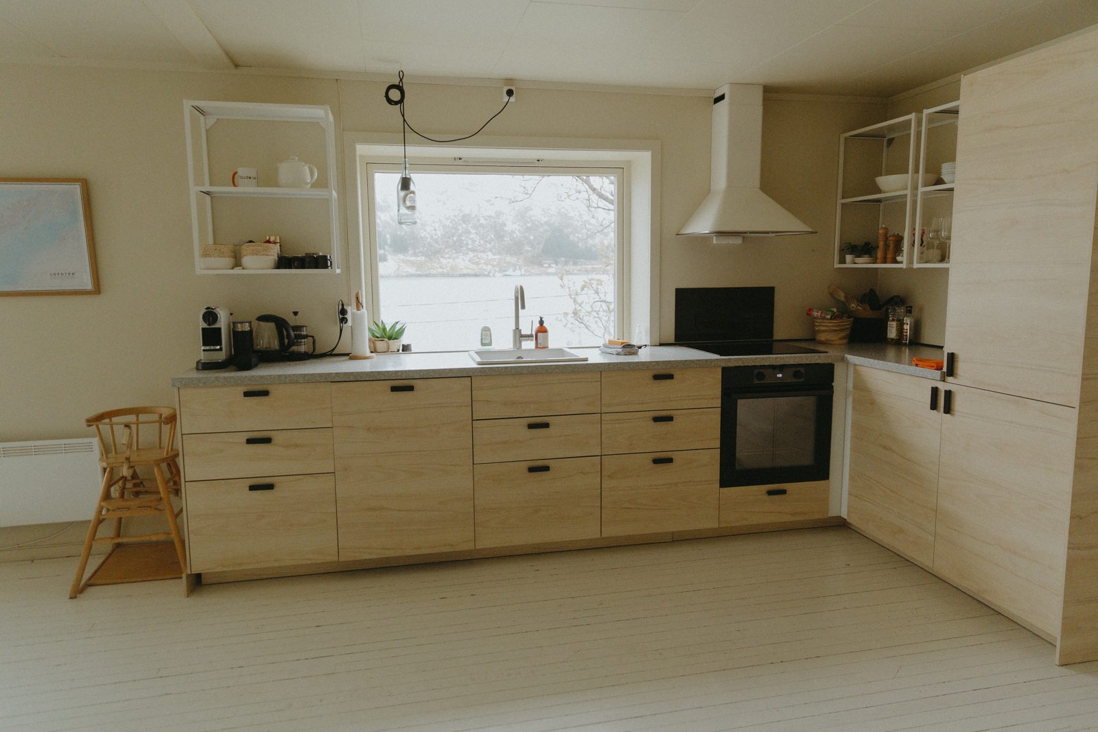 The main kitchen. Photo 6 of 11.