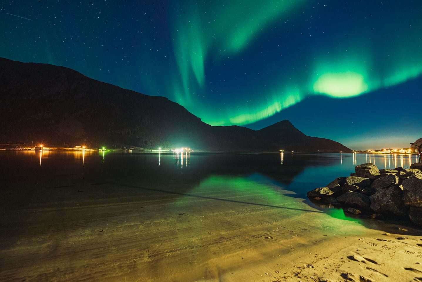 Northern lights photographed from Casa Lofoten (nordlys-02_87013984).