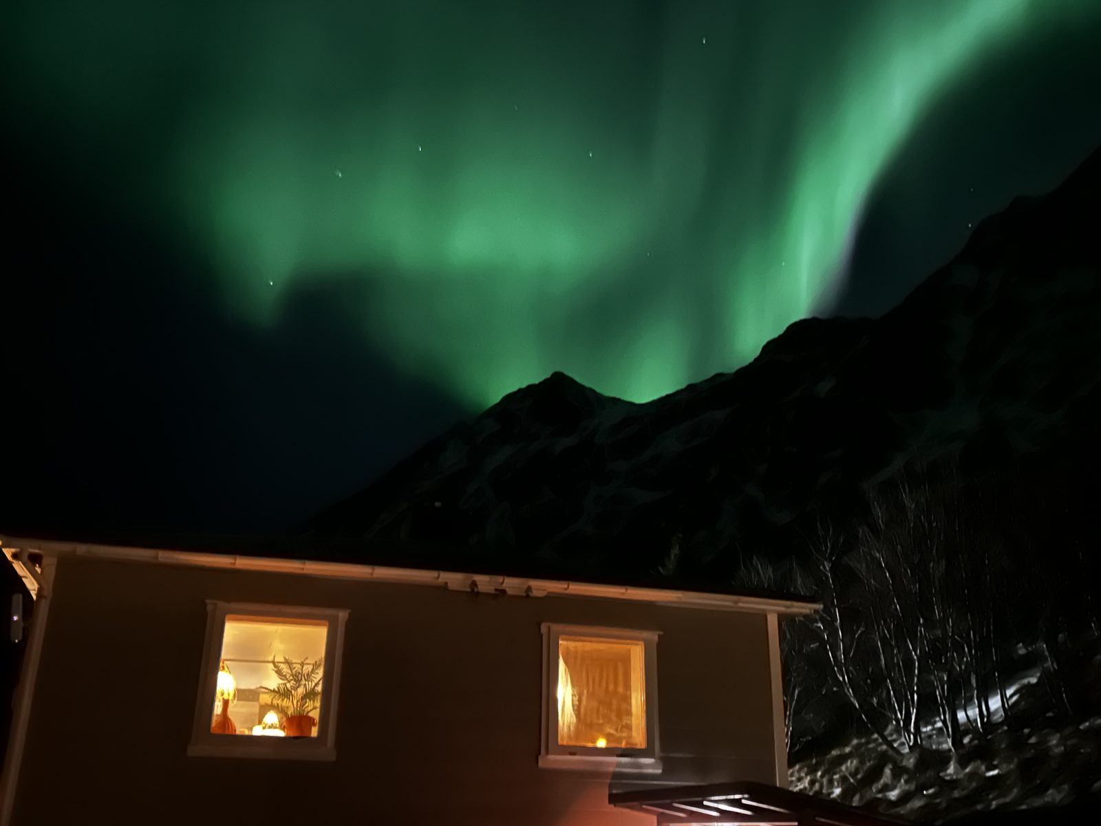 Northern lights over the main house (IMG_6101).