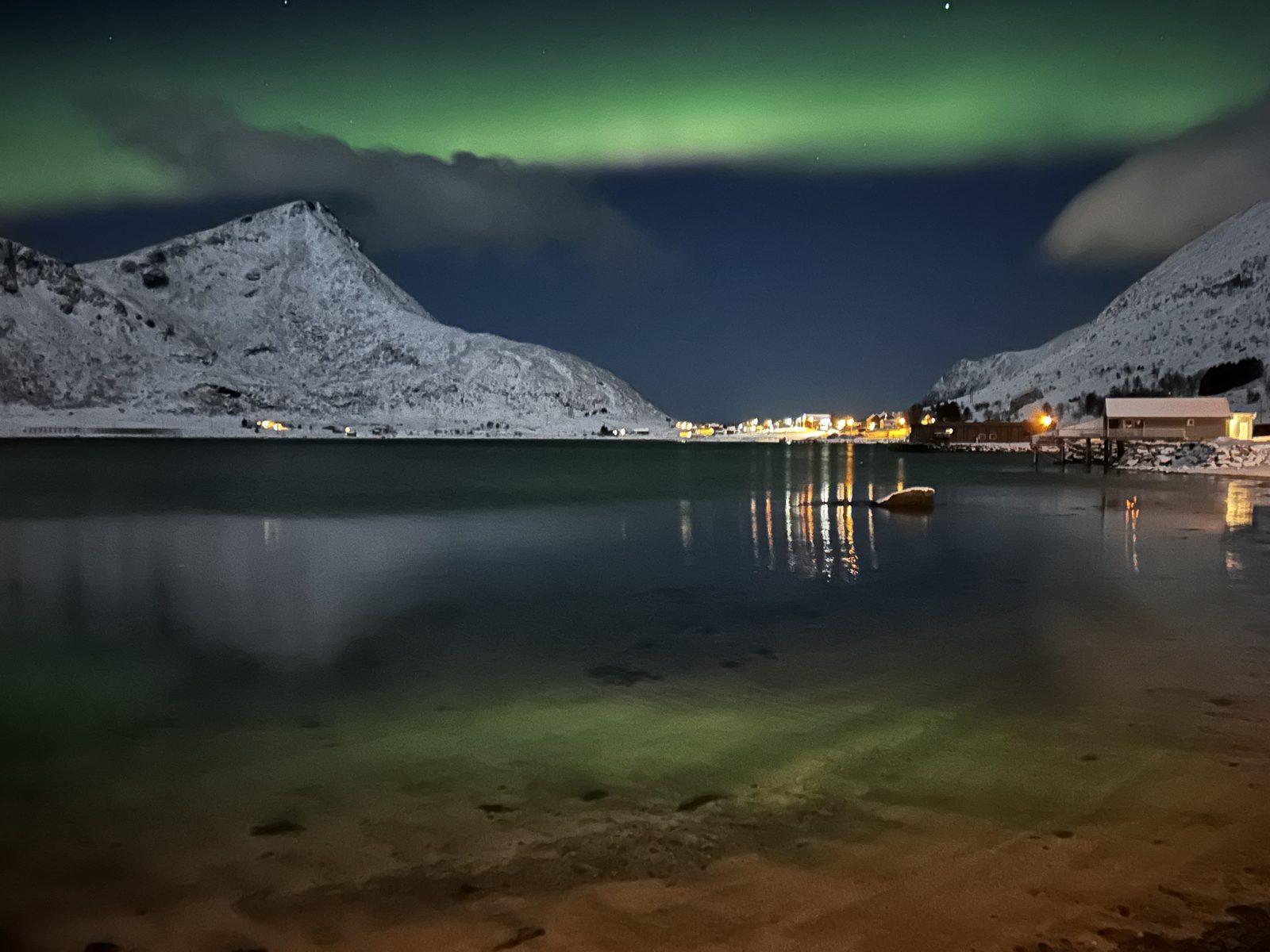 Northern lights above Volandstind (IMG_6544).