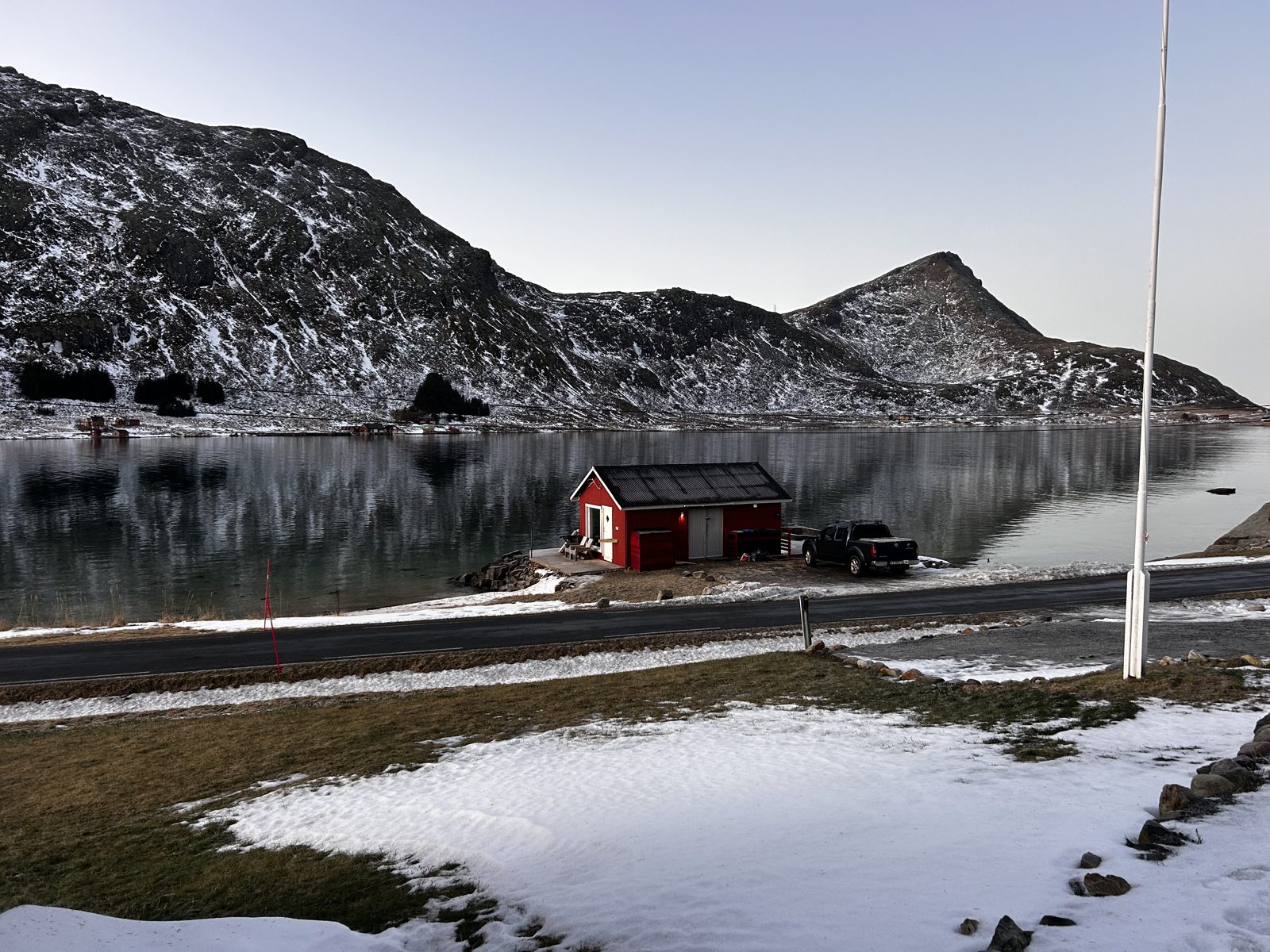The boathouse and the road in winter (IMG_6045).