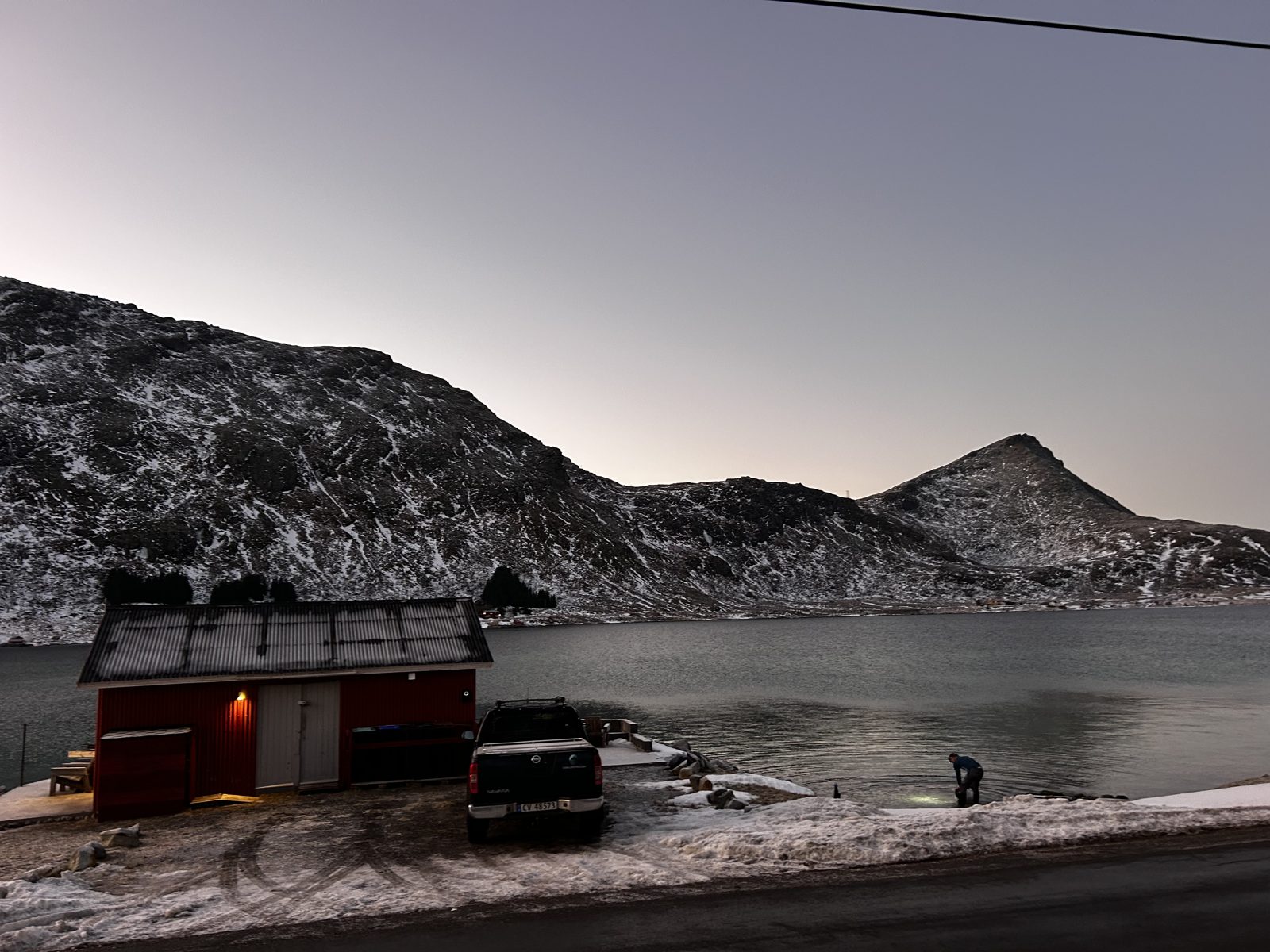 Volandstind and the boathouse (IMG_6167).