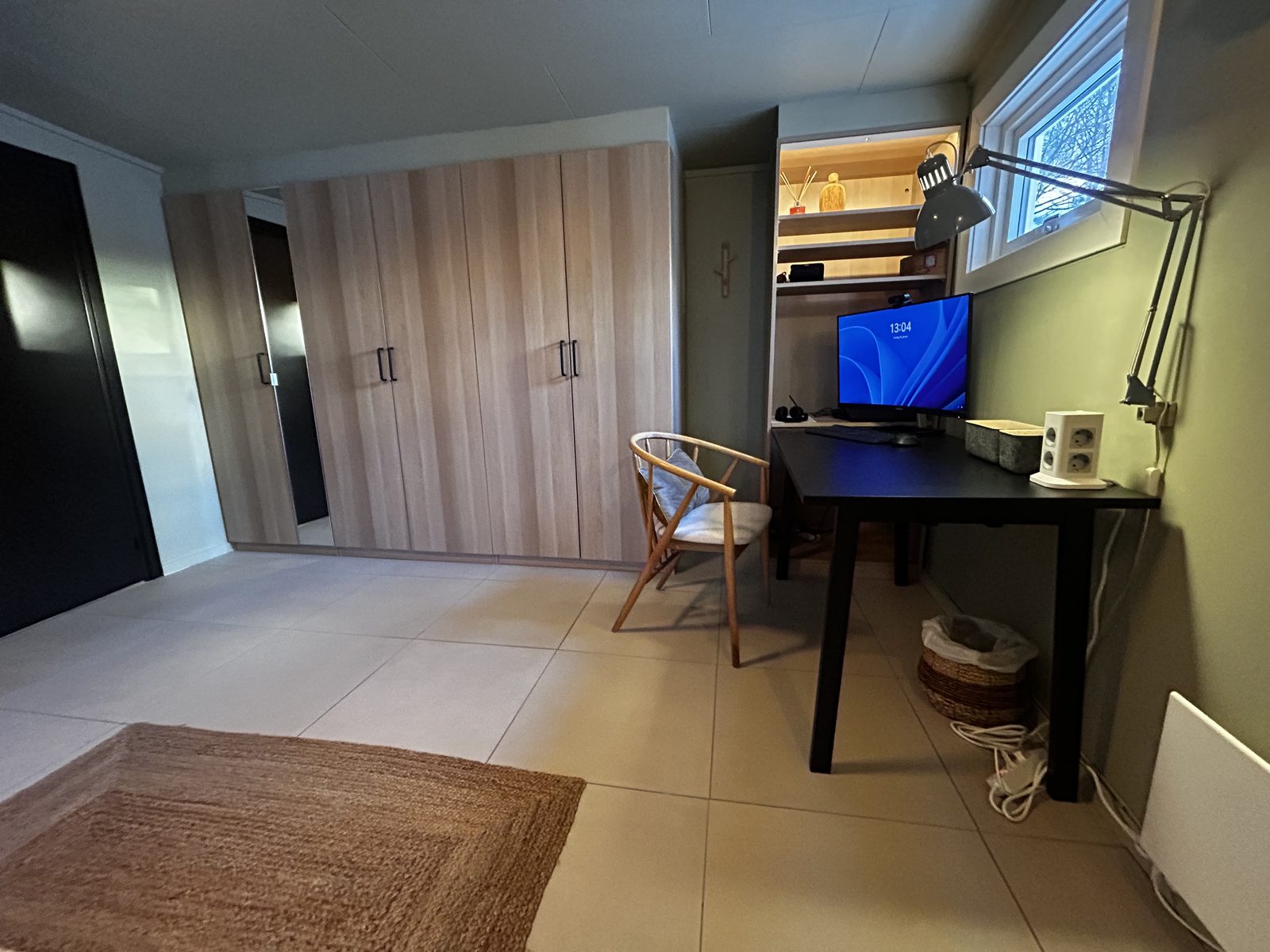 The entrance hall. Photo 8 of 16.
