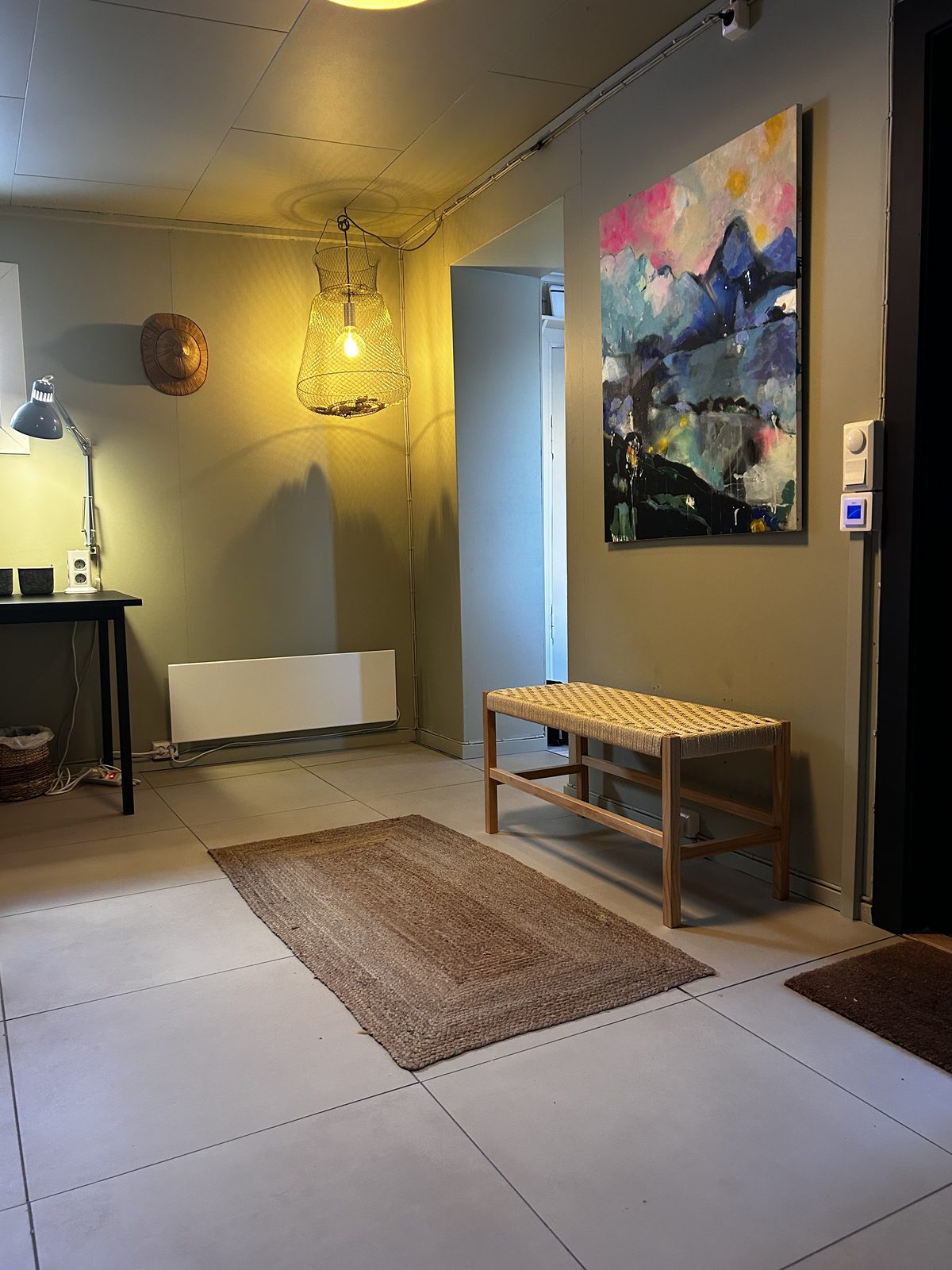 The entrance hall. Photo 5 of 16.