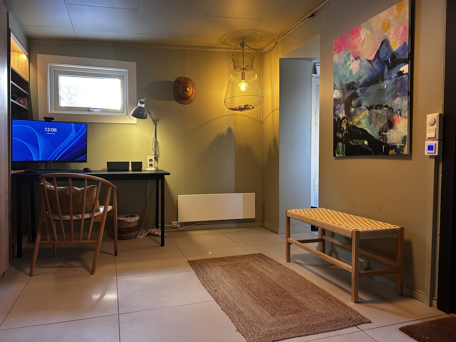 The entrance hall. Photo 3 of 16.