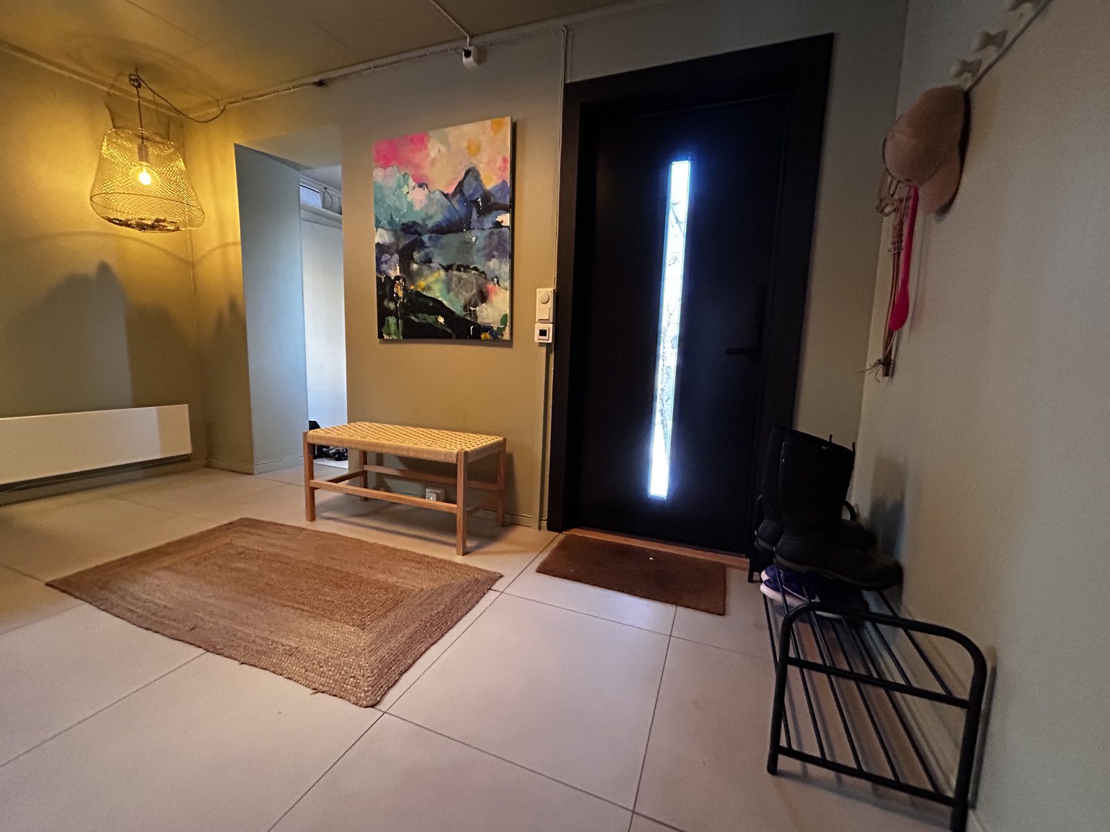 The entrance hall. Photo 4 of 16.