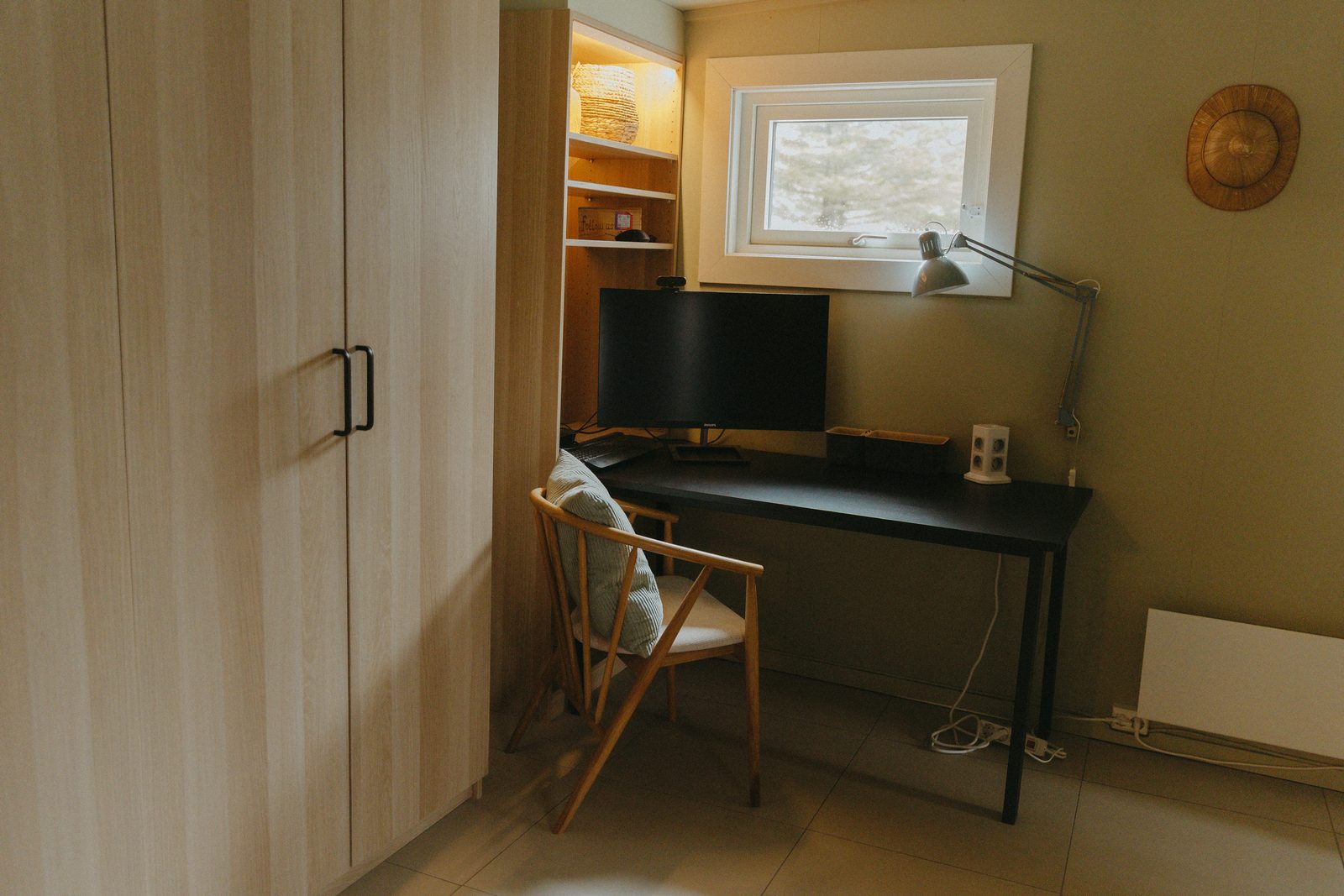 The entrance hall. Photo 12 of 16.