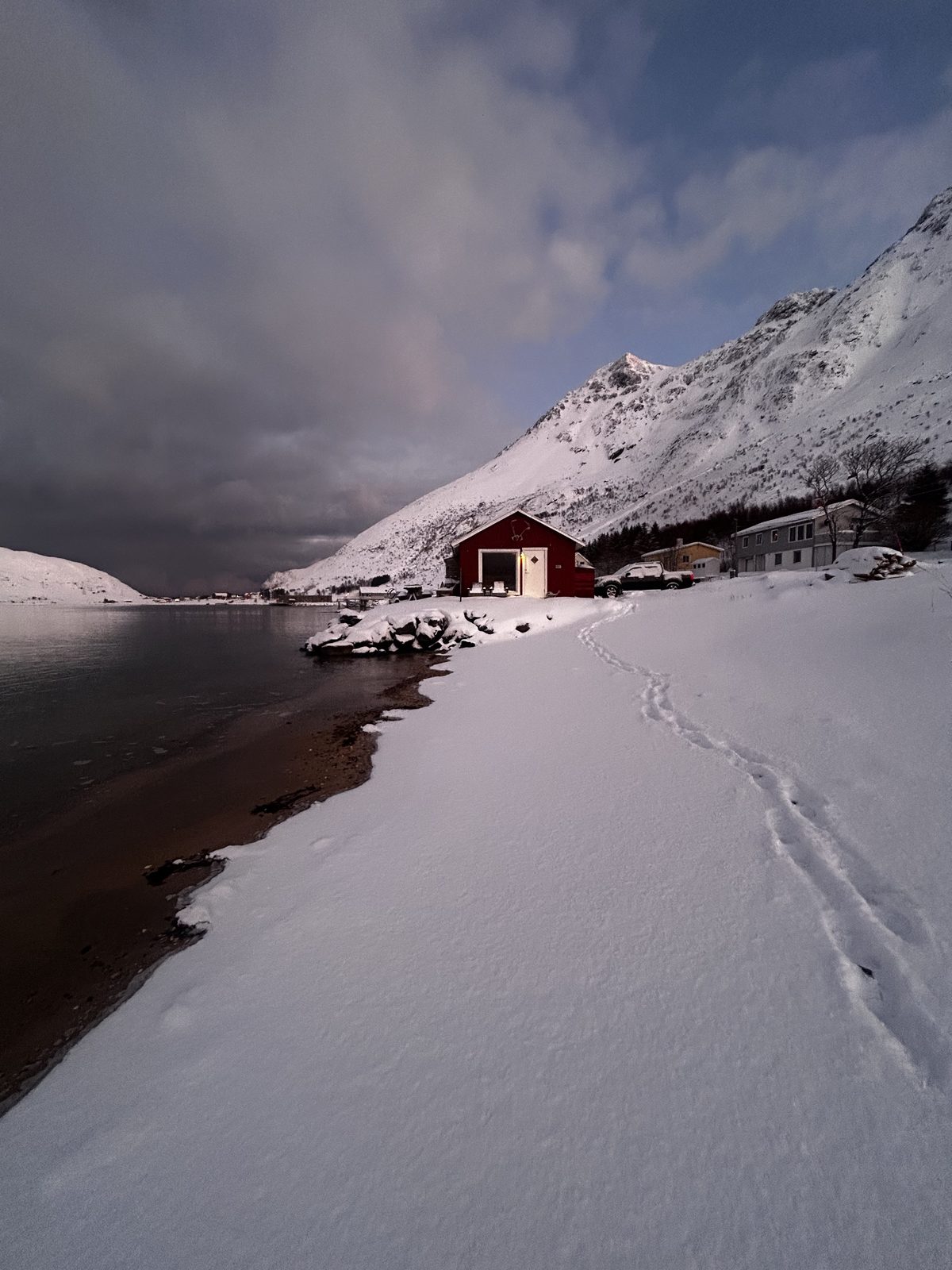 The private beach and the sauna in winter.