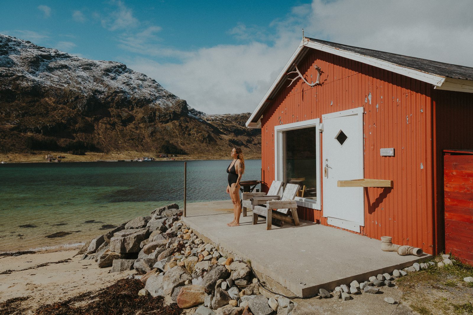 The sauna boathouse by the beach.